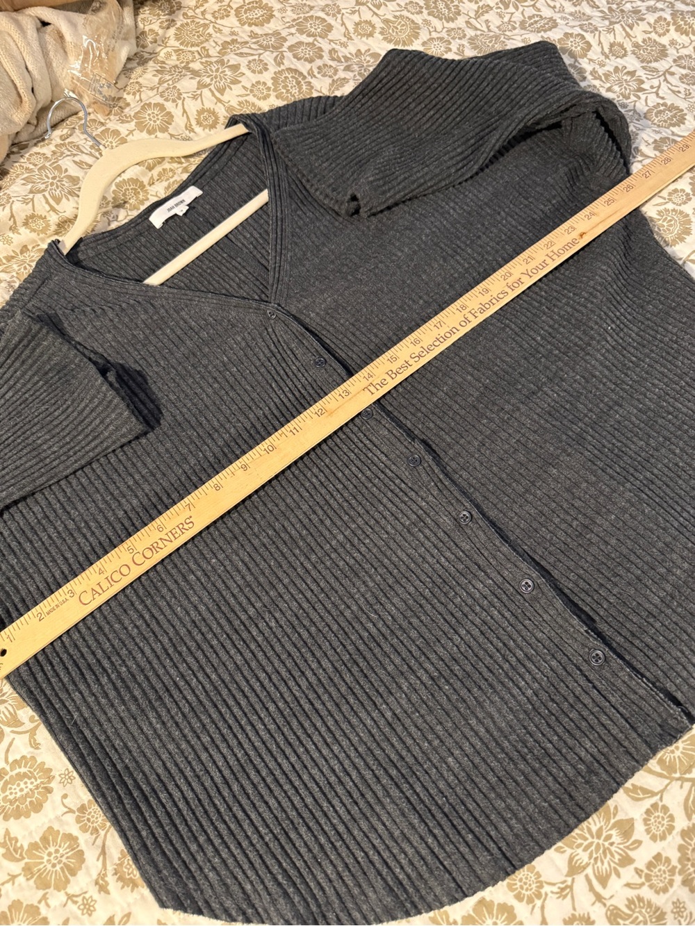 Joah Brown V-Neck Relaxed Fit Ribbed Knit Cardigan Charcoal Gray Size Medium - Picture 9 of 10